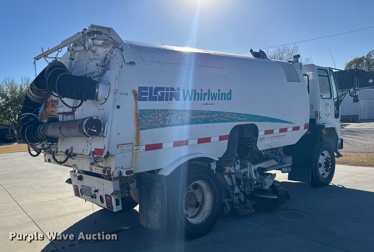 image for item EU6286 2000 Elgin Whirlwind street sweeper truck