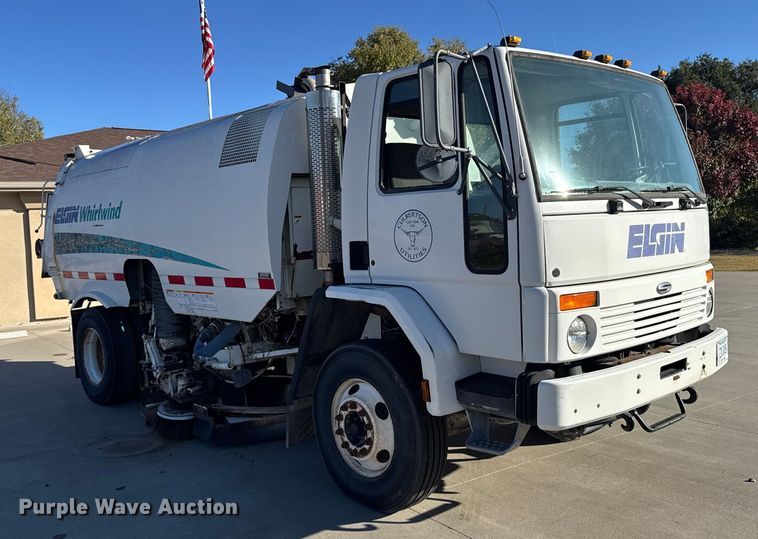 image for item EU6286 2000 Elgin Whirlwind street sweeper truck