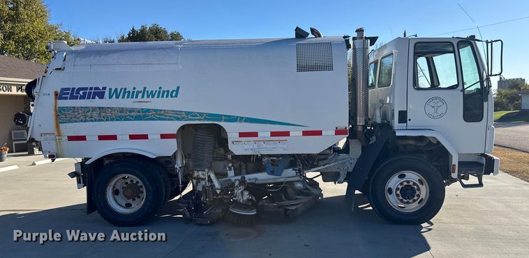 image for item EU6286 2000 Elgin Whirlwind street sweeper truck