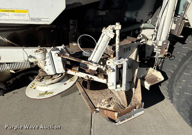 image for item EU6286 2000 Elgin Whirlwind street sweeper truck