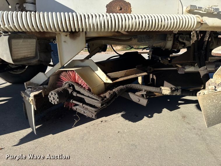 image for item EU6286 2000 Elgin Whirlwind street sweeper truck