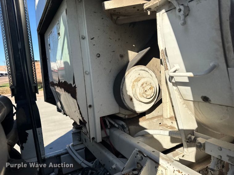 image for item EU6286 2000 Elgin Whirlwind street sweeper truck