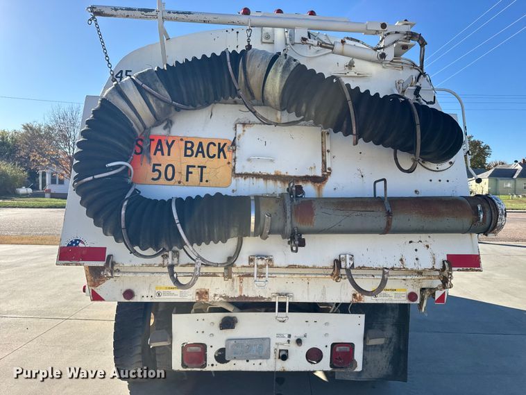 image for item EU6286 2000 Elgin Whirlwind street sweeper truck