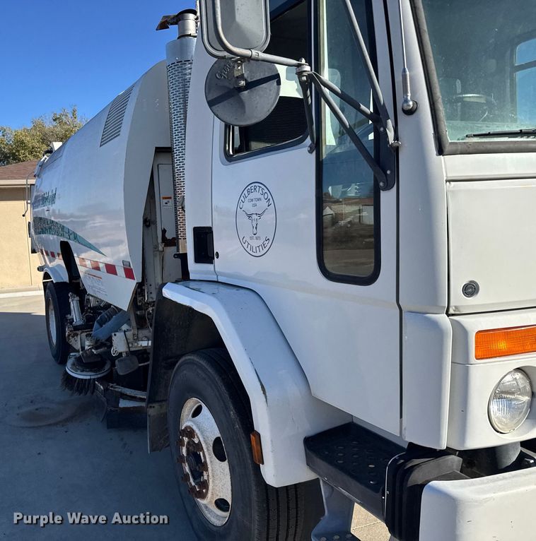 image for item EU6286 2000 Elgin Whirlwind street sweeper truck