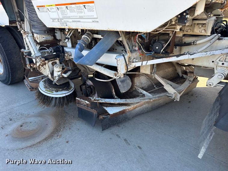 image for item EU6286 2000 Elgin Whirlwind street sweeper truck