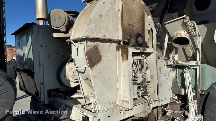 image for item EU6286 2000 Elgin Whirlwind street sweeper truck