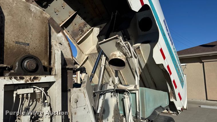 image for item EU6286 2000 Elgin Whirlwind street sweeper truck