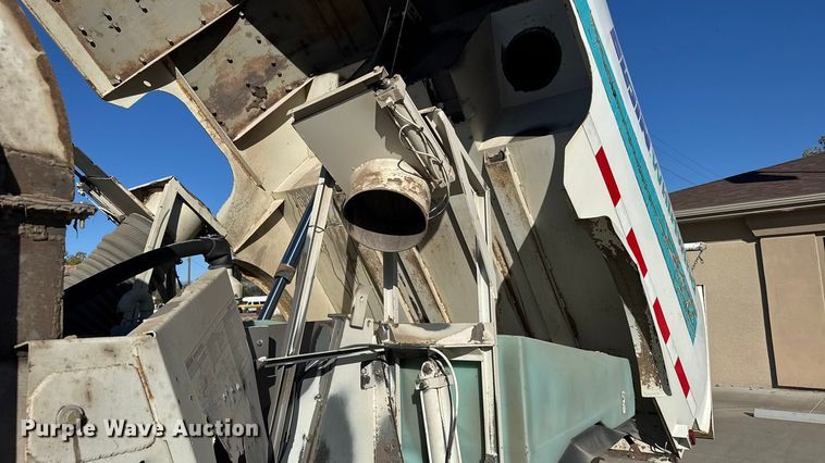 image for item EU6286 2000 Elgin Whirlwind street sweeper truck