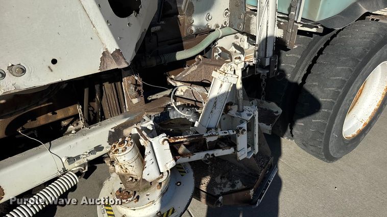 image for item EU6286 2000 Elgin Whirlwind street sweeper truck