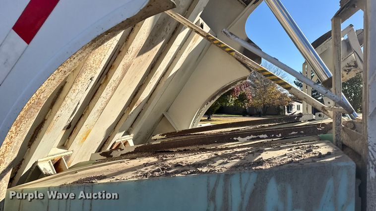 image for item EU6286 2000 Elgin Whirlwind street sweeper truck