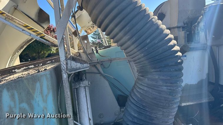 image for item EU6286 2000 Elgin Whirlwind street sweeper truck