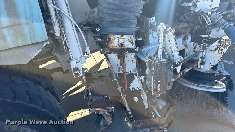 image for item EU6286 2000 Elgin Whirlwind street sweeper truck