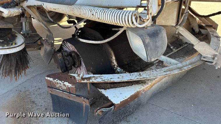 image for item EU6286 2000 Elgin Whirlwind street sweeper truck