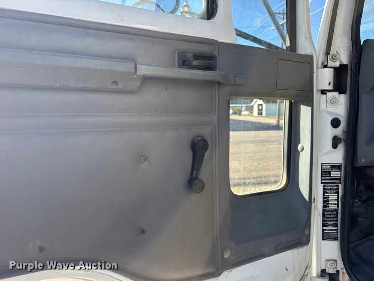 image for item EU6286 2000 Elgin Whirlwind street sweeper truck