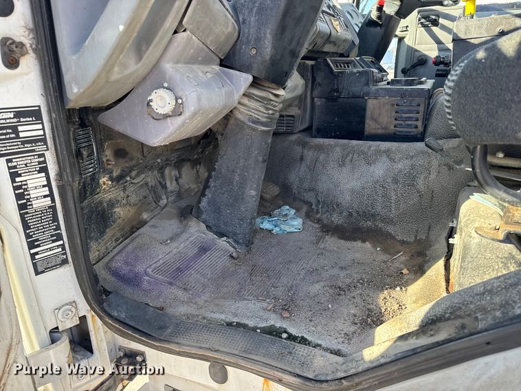 image for item EU6286 2000 Elgin Whirlwind street sweeper truck