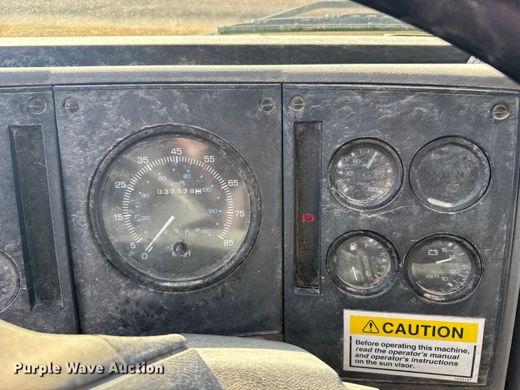 image for item EU6286 2000 Elgin Whirlwind street sweeper truck