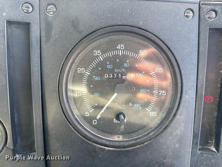 image for item EU6286 2000 Elgin Whirlwind street sweeper truck