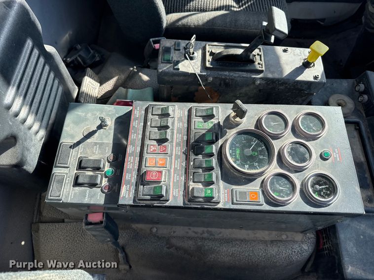 image for item EU6286 2000 Elgin Whirlwind street sweeper truck