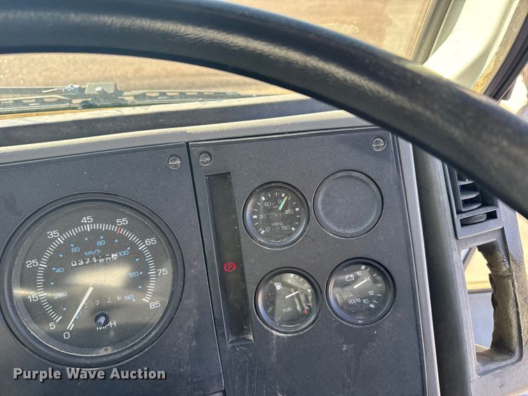 image for item EU6286 2000 Elgin Whirlwind street sweeper truck