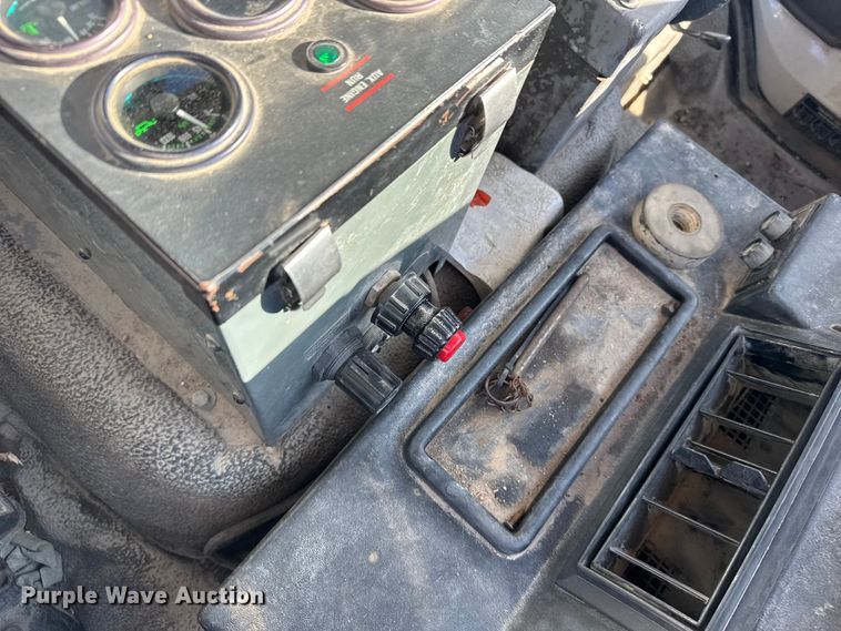 image for item EU6286 2000 Elgin Whirlwind street sweeper truck