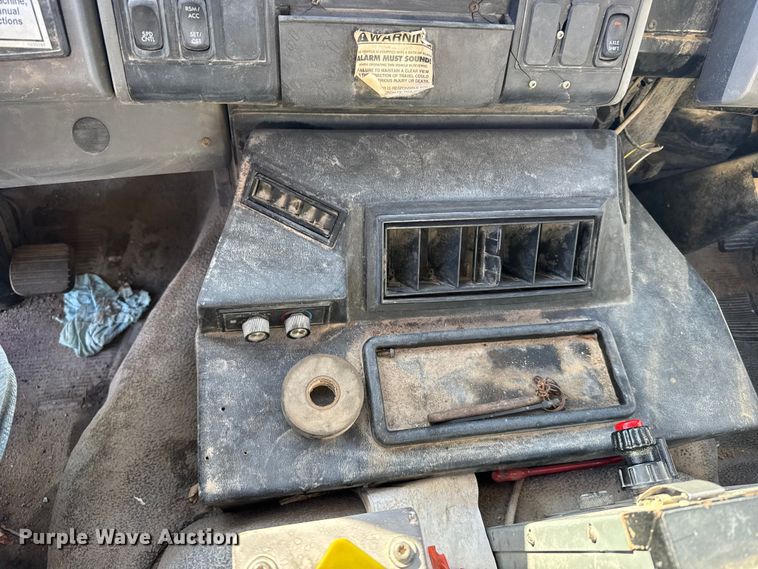 image for item EU6286 2000 Elgin Whirlwind street sweeper truck