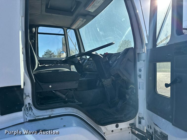 image for item EU6286 2000 Elgin Whirlwind street sweeper truck