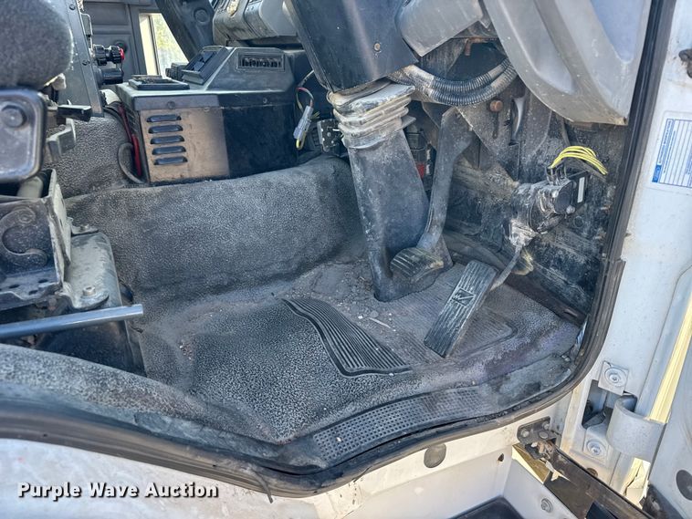 image for item EU6286 2000 Elgin Whirlwind street sweeper truck