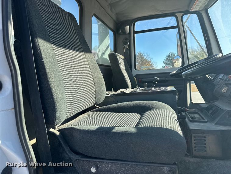 image for item EU6286 2000 Elgin Whirlwind street sweeper truck