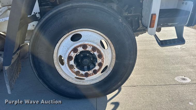 image for item EU6286 2000 Elgin Whirlwind street sweeper truck