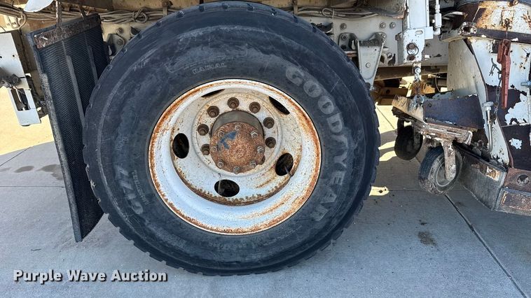 image for item EU6286 2000 Elgin Whirlwind street sweeper truck