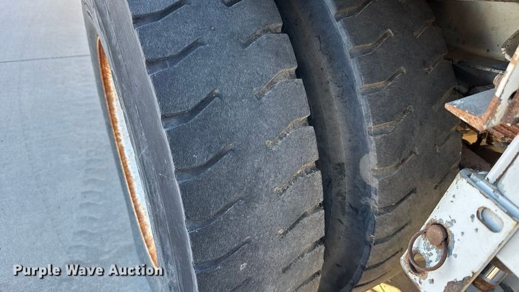 image for item EU6286 2000 Elgin Whirlwind street sweeper truck