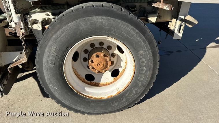 image for item EU6286 2000 Elgin Whirlwind street sweeper truck