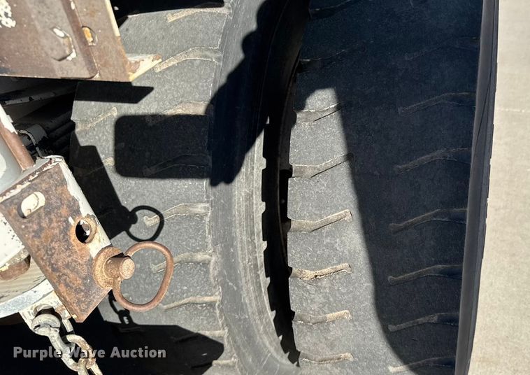 image for item EU6286 2000 Elgin Whirlwind street sweeper truck