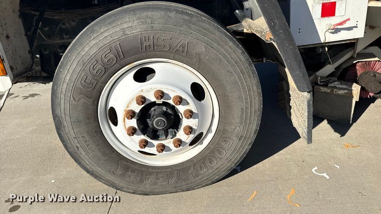 image for item EU6286 2000 Elgin Whirlwind street sweeper truck