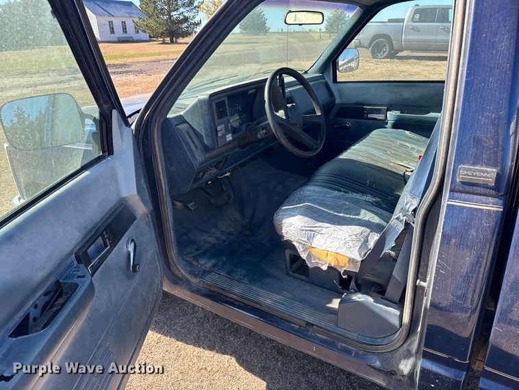 image for item EU6287 1994 Chevrolet C2500 pickup truck