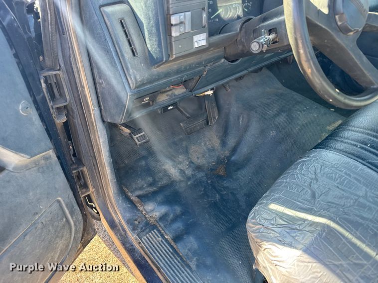 image for item EU6287 1994 Chevrolet C2500 pickup truck