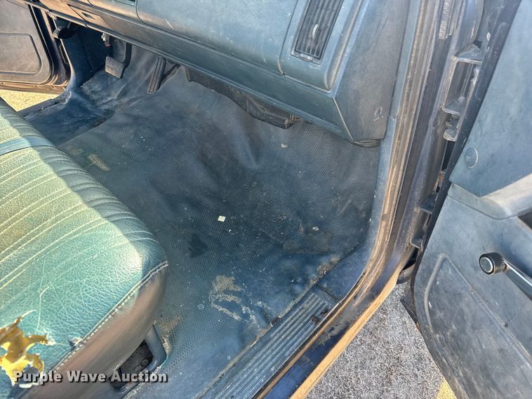 image for item EU6287 1994 Chevrolet C2500 pickup truck