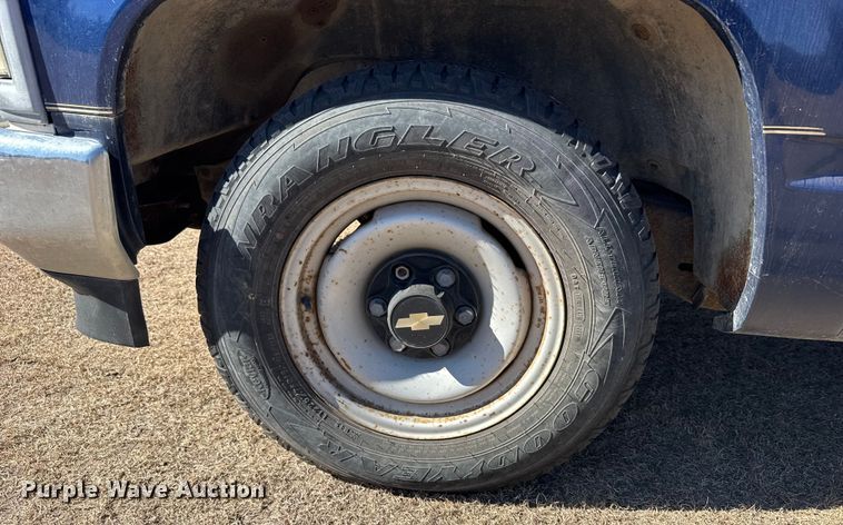 image for item EU6287 1994 Chevrolet C2500 pickup truck