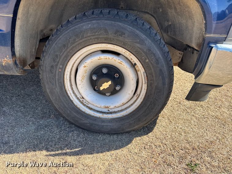 image for item EU6287 1994 Chevrolet C2500 pickup truck