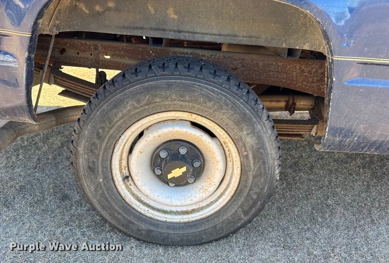 image for item EU6287 1994 Chevrolet C2500 pickup truck