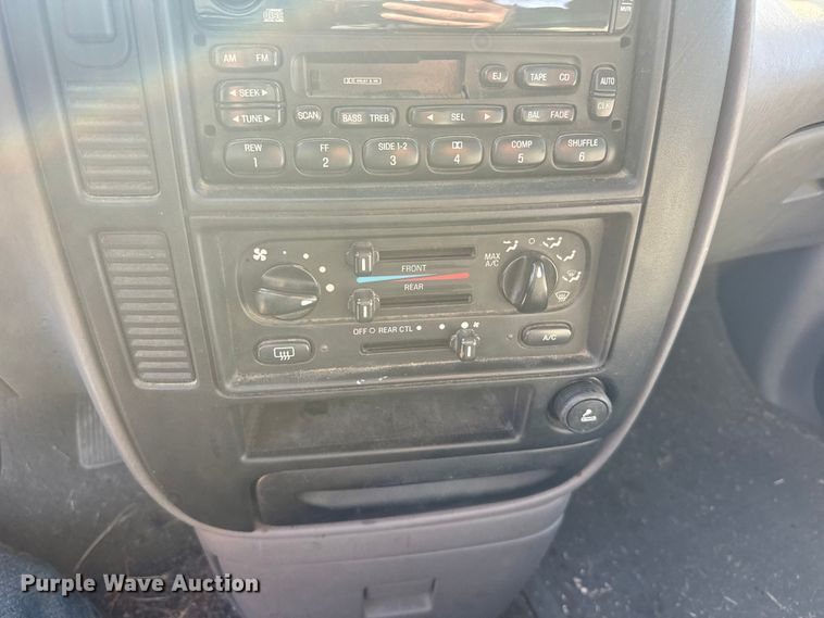 image for item EU6288 1999 Ford Windstar van