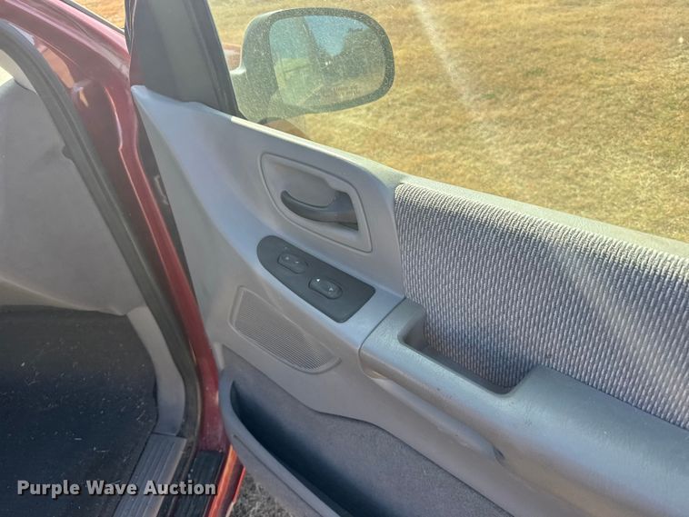 image for item EU6288 1999 Ford Windstar van