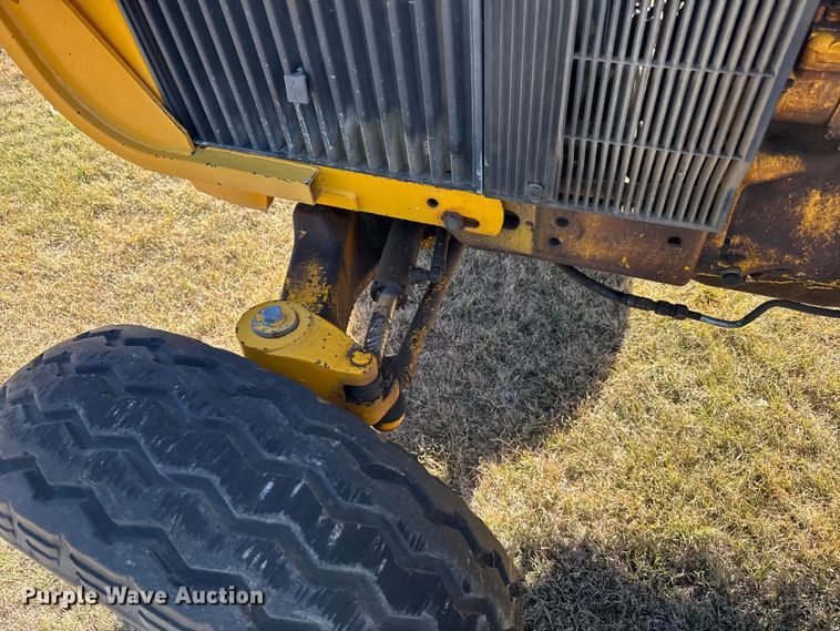 image for item EU6290 1990 John Deere 2355 tractor