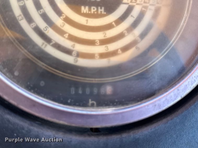 image for item EU6290 1990 John Deere 2355 tractor