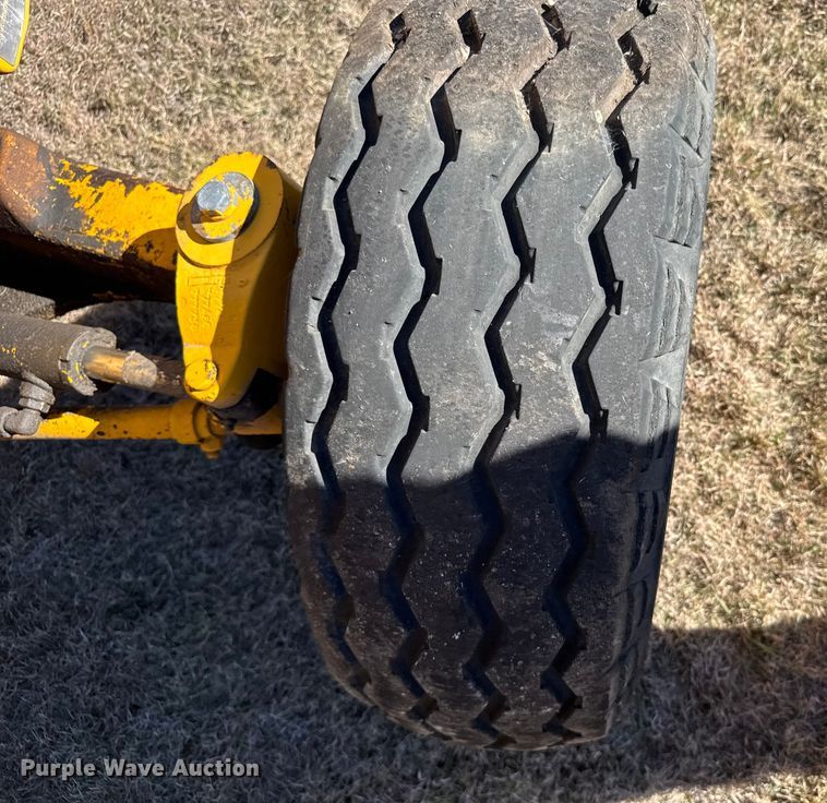 image for item EU6290 1990 John Deere 2355 tractor