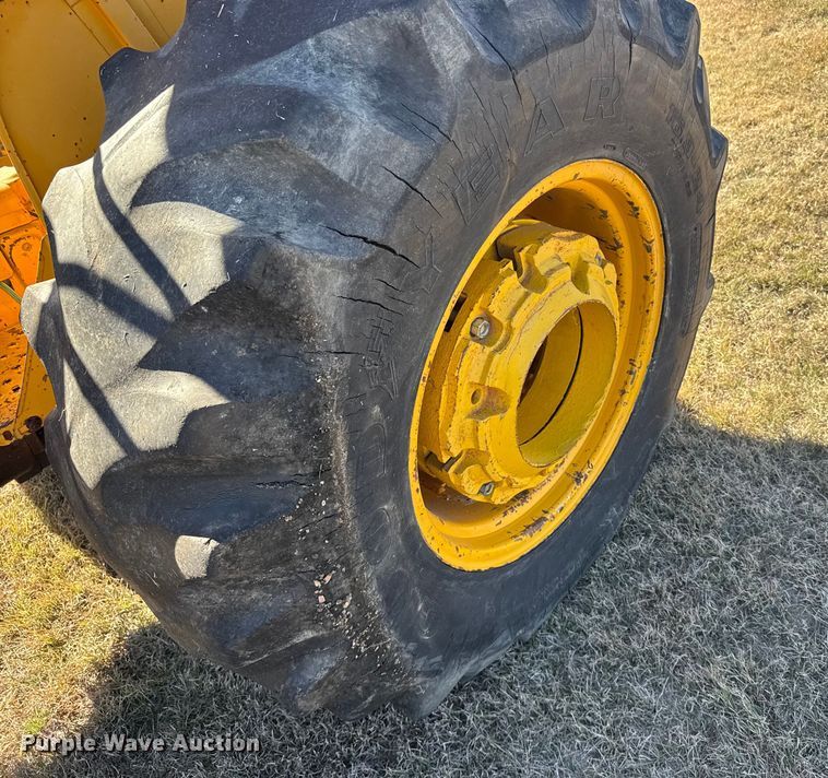 image for item EU6290 1990 John Deere 2355 tractor