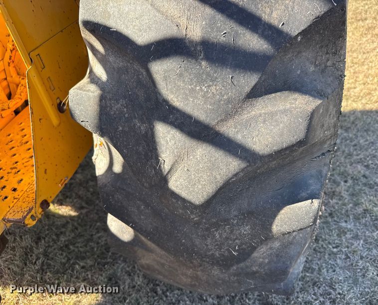 image for item EU6290 1990 John Deere 2355 tractor