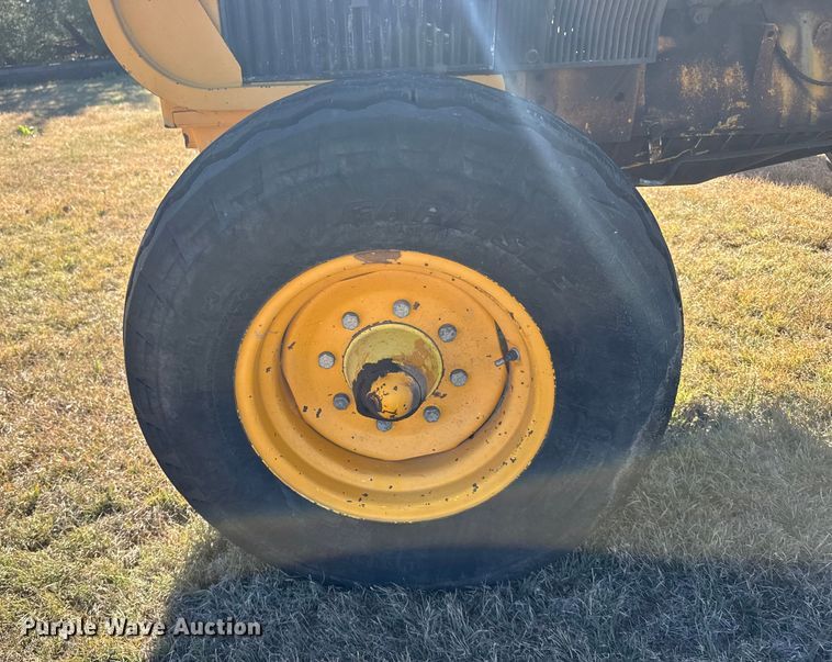 image for item EU6290 1990 John Deere 2355 tractor