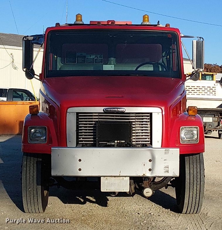 image for item EV5422 2000 Freightliner FL70 oil distributor truck