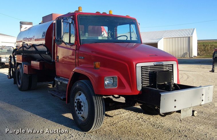 image for item EV5422 2000 Freightliner FL70 oil distributor truck